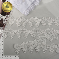 Кружевные бантики KRUZHEVO арт.TBY.3019 шир.40мм цв.белый, уп.13,71м