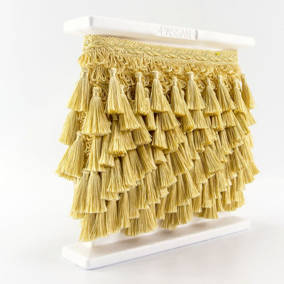 Тесьма с кисточками декоративная PASSAN цвет медовый Тесьма с кисточками декоративная PASSAN цвет медовый