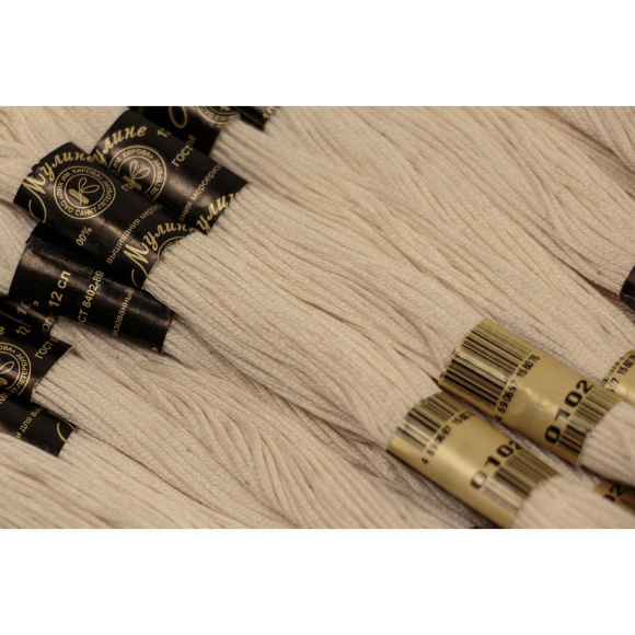 Нитки мулине цв.0102 молочный 12х10м С-Пб