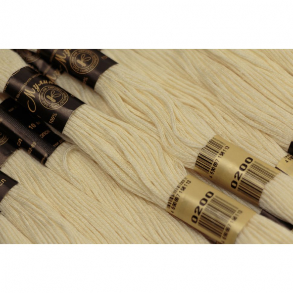 Нитки мулине цв.0200 св.желтый 12х10м С-Пб Нитки мулине цв.0200 св.желтый 12х10м С-Пб