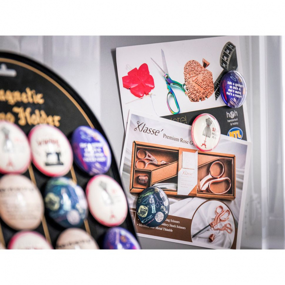 Набор магнитов стеклянных с изображением швейных сюжетов Набор магнитов стеклянных с изображением швейных сюжетов