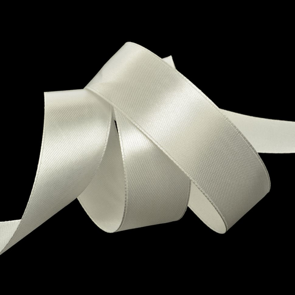 Лента атласная 25мм цв.4000 молочный белый IDEAL уп.27,4 м