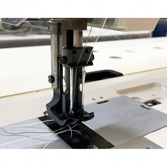 Двухигольная промышленная швейная машина для сверхтяжелых материалов/Головка A-878 - вылет рукава 265 мм - межигольное 9,5 мм (тройное продвижение) Двухигольная промышленная швейная машина для сверхтяжелых материалов/Головка A-878 - вылет рукава 265 мм - межигольное 9,5 мм (тройное продвижение)