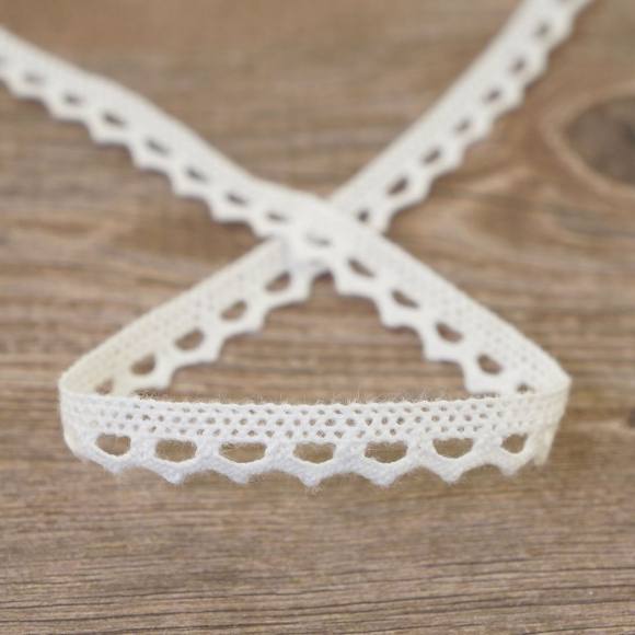 Кружево хлопковое на картонной катушке, цвет белый