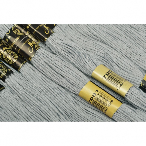 Нитки мулине цв.7001 св.серый 12х10м С-Пб