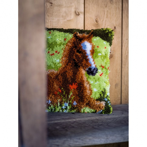 Набор для вышивания подушки "Резвый жеребенок" Набор для вышивания подушки "Резвый жеребенок"