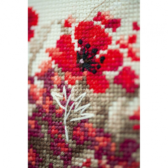 161950_Набор для вышивания "Девочка на маковом поле"
