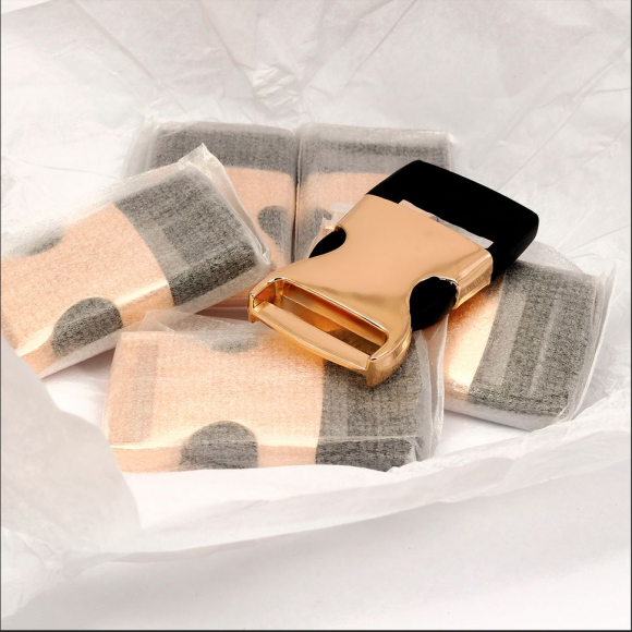 Пряжка-фастекс металл/пластик 30мм TBY-E1315 72x39мм цв. золото/черный уп.6шт