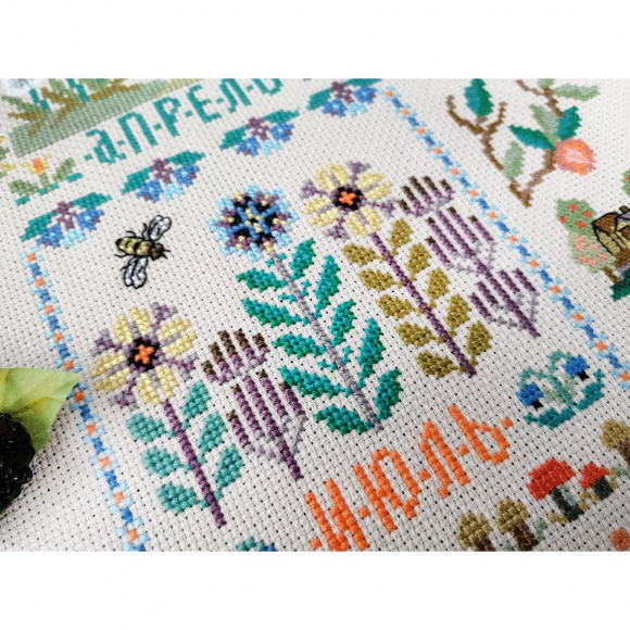 Набор для вышивания "12 месяцев" Набор для вышивания "12 месяцев"