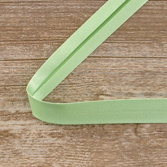 Косая бейка атласная 20 мм, 25 м, цвет 35, светло-зеленый