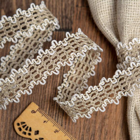 Тесьма вязаная 20мм 60002 цв.201 лен с белым уп.25м