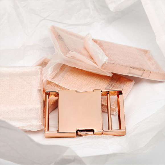 Пряжка-фастекс металл 38мм TBY-7783 62x42мм цв. золото уп.6шт