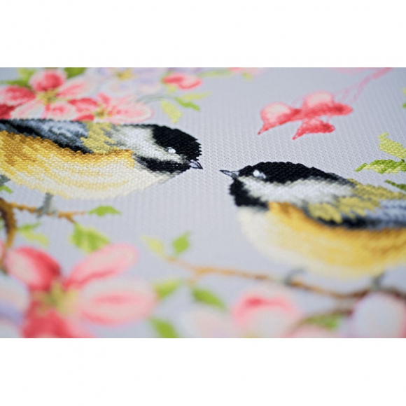 127899_Набор для вышивания "Синицы на цветочном венке"