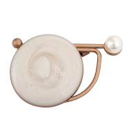 Брошь декоративная TBY.R4543.1 31,7х48мм цв. золото/белый, уп. 5шт Брошь декоративная TBY.R4543.1 31,7х48мм цв. золото/белый, уп. 5шт