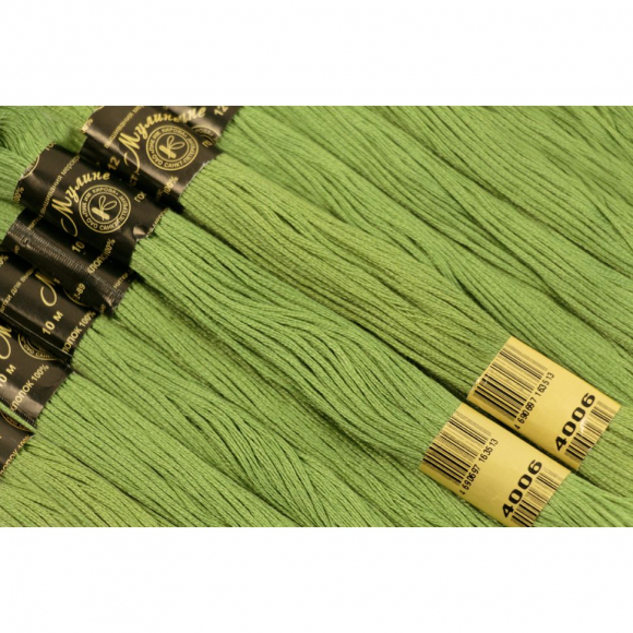 Нитки мулине цв.4006 св.зеленый 12х10м С-Пб