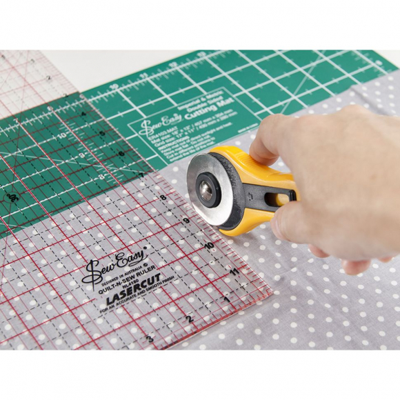 102557_Набор для пэчворка: мат двусторонний 58 х 43 cм/23" х 17",линейка 24" х 6 1/2", нож раскройный 45 мм