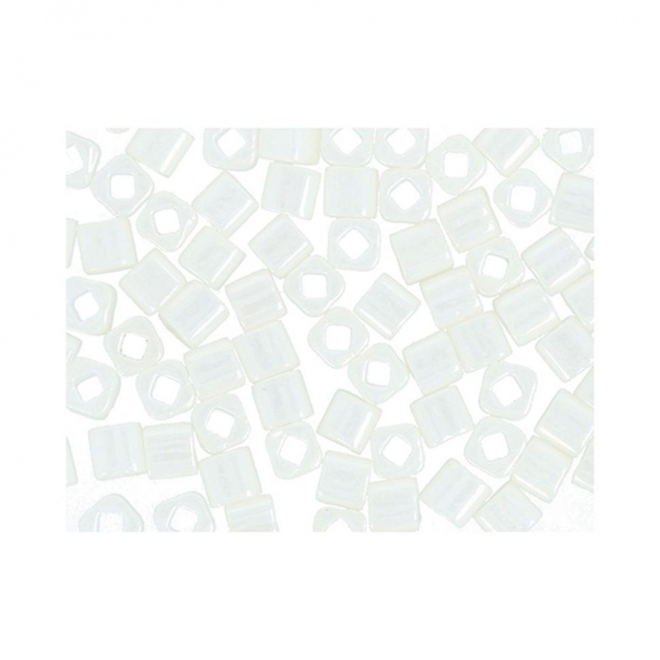 Бисер Япония "TOHO" CUBE №2  3 мм 5 х 5 г №0122 молочный/перламутр