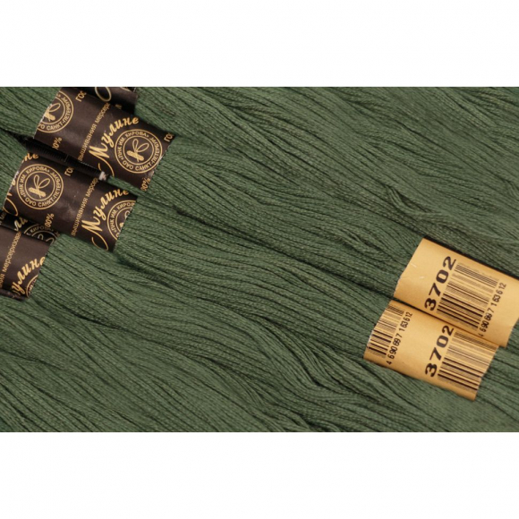Нитки мулине цв.3702 зеленый 12х10м С-Пб