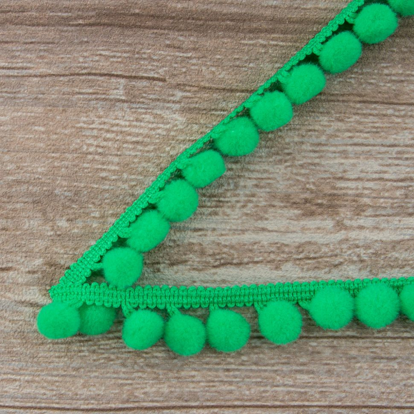 Тесьма с помпонами, диаметр 10 мм, цвет зеленый Тесьма с помпонами, диаметр 10 мм, цвет зеленый