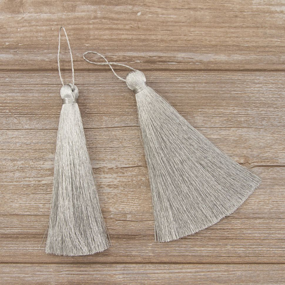 Кисть декоративная на шнуре, длина 150 мм, цвет серебряный