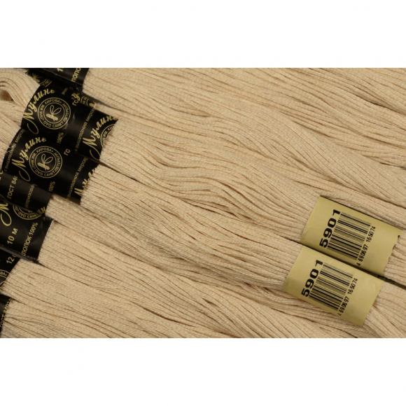 Нитки мулине цв.5901 св.бежевый 12х10м С-Пб