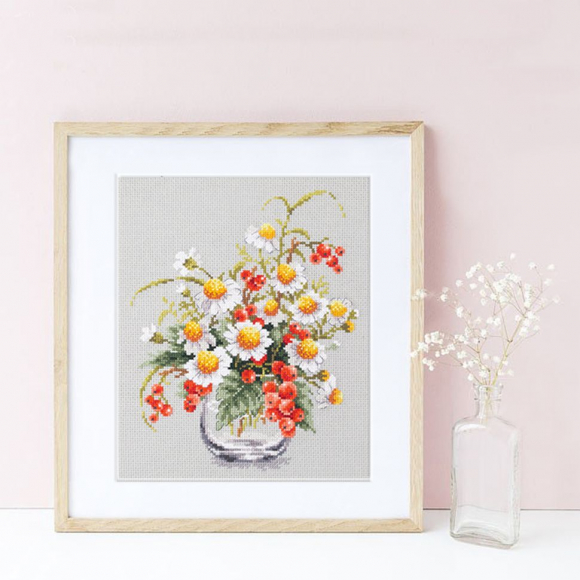 Набор для вышивания ЧУДЕСНАЯ ИГЛА арт.100-012 Ромашки и смородина 18х23 см