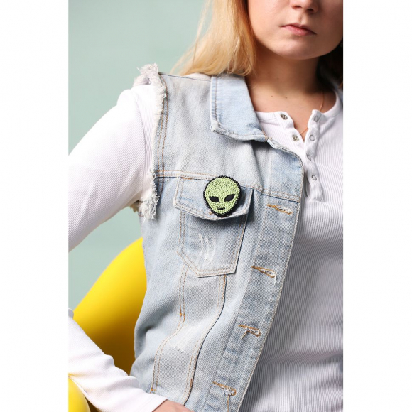 Набор для вышивания KLART арт. 10-009 Брошь. Инопланетянин 4,5х5 см