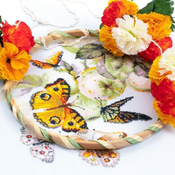 Набор для вышивания ЧУДЕСНАЯ ИГЛА арт.130-052 Бабочки на яблоне 21х27 см Набор для вышивания ЧУДЕСНАЯ ИГЛА арт.130-052 Бабочки на яблоне 21х27 см