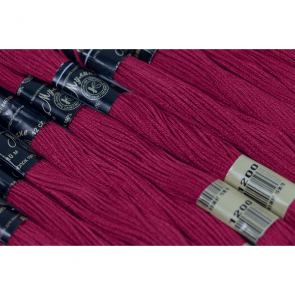Нитки мулине цв.1200 бордовый 12х10м С-Пб Нитки мулине цв.1200 бордовый 12х10м С-Пб