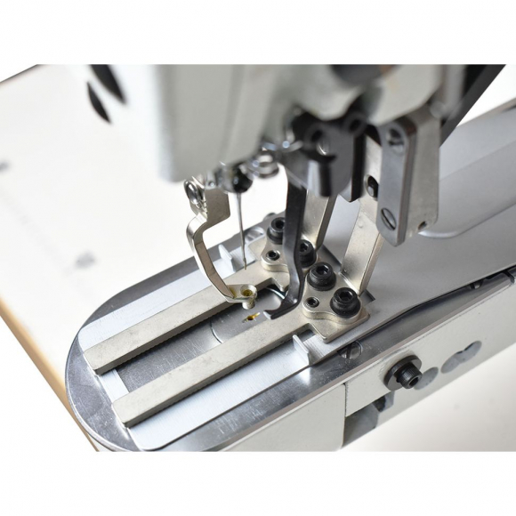 Закрепочная машина для сшивания резинки встык Aurora A-1905 (прямой привод) Закрепочная машина для сшивания резинки встык Aurora A-1905 (прямой привод)