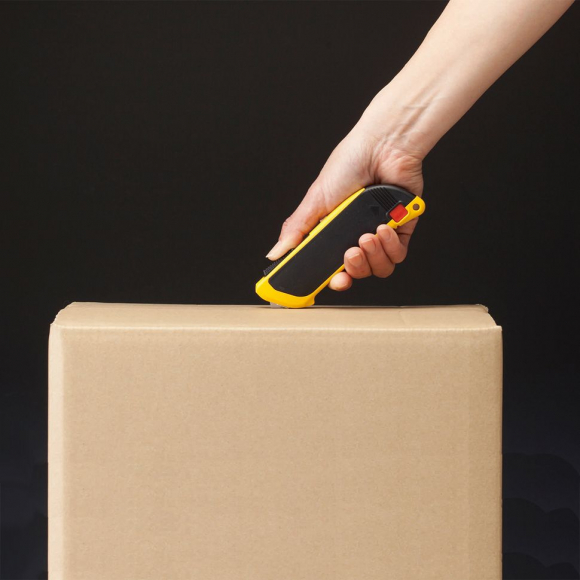 190010_Нож универсальный с выдвижным лезвием и возвратной пружиной Olfa