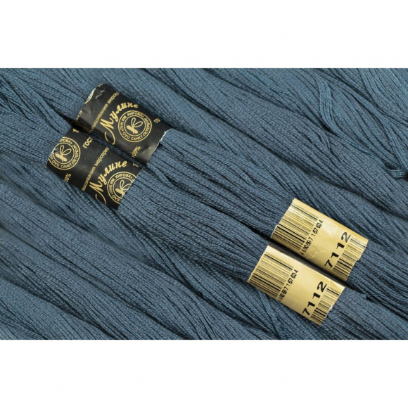 Нитки мулине цв.7112 т.серый 12х10м С-Пб