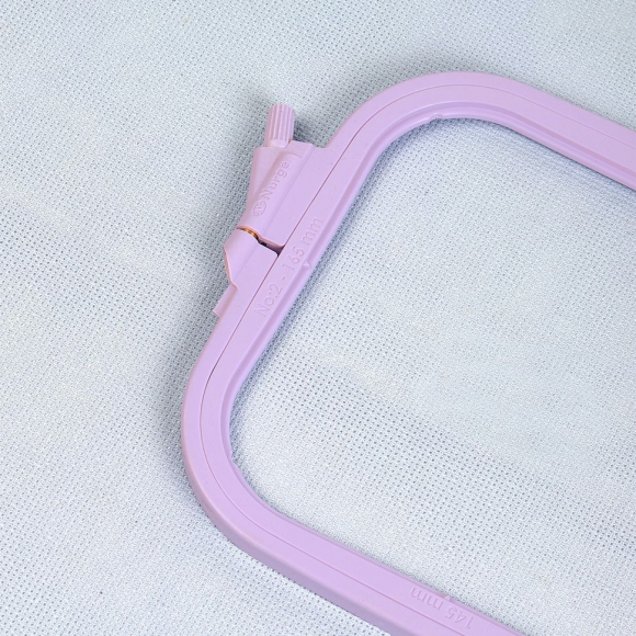 Пяльцы-рамка NURGE арт.NUR.170-12/3 пластиковые 145х165 цв.фиолетовый