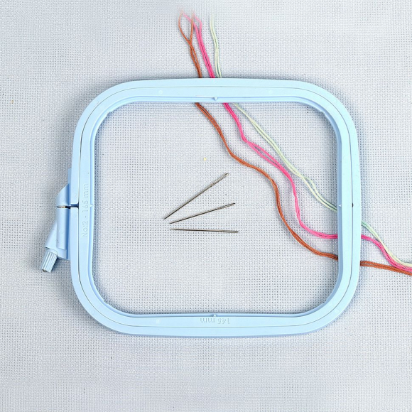 Пяльцы-рамка NURGE арт.NUR.170-12/2 пластиковые 145х165 цв.синий Пяльцы-рамка NURGE арт.NUR.170-12/2 пластиковые 145х165 цв.синий