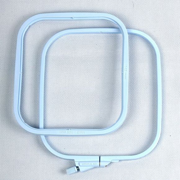 Пяльцы-рамка NURGE арт.NUR.170-12/2 пластиковые 145х165 цв.синий Пяльцы-рамка NURGE арт.NUR.170-12/2 пластиковые 145х165 цв.синий