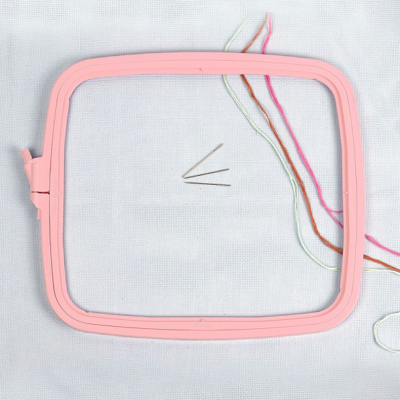 Пяльцы-рамка NURGE арт.NUR.170-14/4 пластиковые 250х280 цв.розовый Пяльцы-рамка NURGE арт.NUR.170-14/4 пластиковые 250х280 цв.розовый