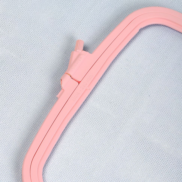 Пяльцы-рамка NURGE арт.NUR.170-14/4 пластиковые 250х280 цв.розовый Пяльцы-рамка NURGE арт.NUR.170-14/4 пластиковые 250х280 цв.розовый