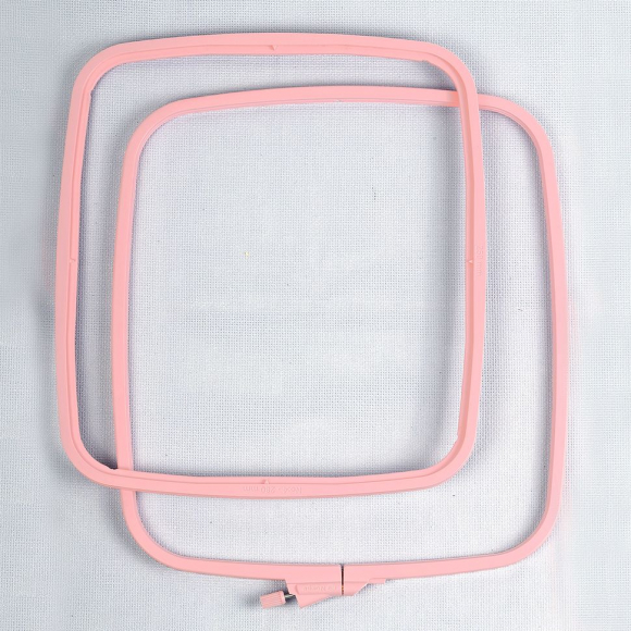 Пяльцы-рамка NURGE арт.NUR.170-14/4 пластиковые 250х280 цв.розовый Пяльцы-рамка NURGE арт.NUR.170-14/4 пластиковые 250х280 цв.розовый