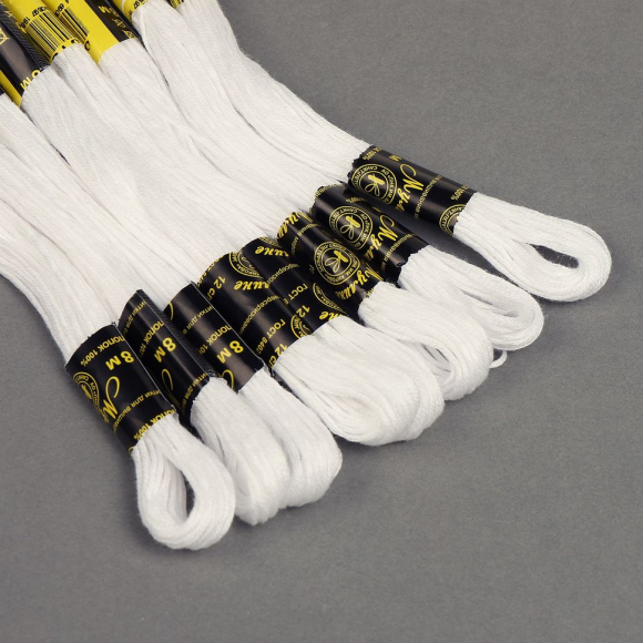 Нитки мулине цв.0101 белый 24х8м С-Пб