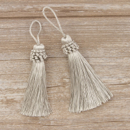 183448_Кисть декоративная на шнуре, длина 95 мм, цвет серебряный