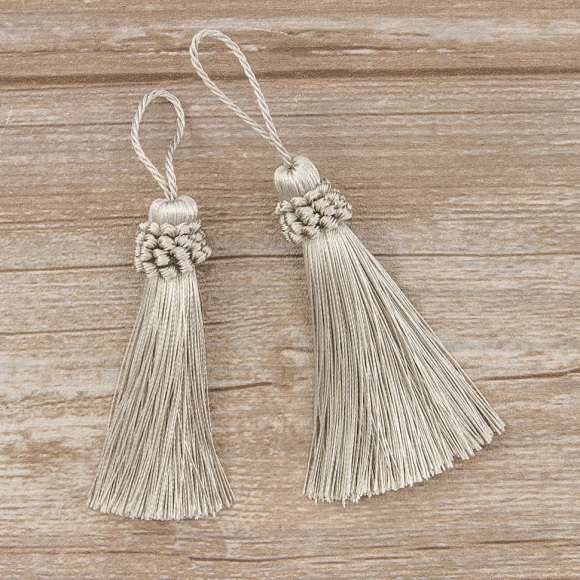 183448_Кисть декоративная на шнуре, длина 95 мм, цвет серебряный