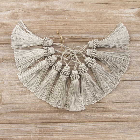 183448_Кисть декоративная на шнуре, длина 95 мм, цвет серебряный