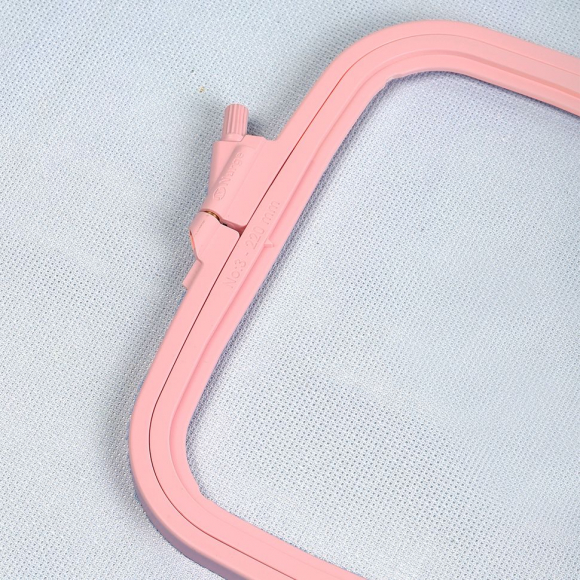 Пяльцы-рамка NURGE арт.NUR.170-13/4 пластиковые 220х195 цв.розовый Пяльцы-рамка NURGE арт.NUR.170-13/4 пластиковые 220х195 цв.розовый