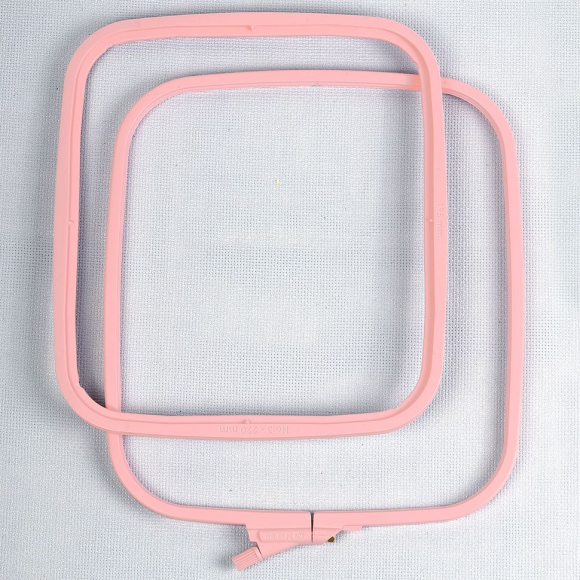 Пяльцы-рамка NURGE арт.NUR.170-13/4 пластиковые 220х195 цв.розовый Пяльцы-рамка NURGE арт.NUR.170-13/4 пластиковые 220х195 цв.розовый