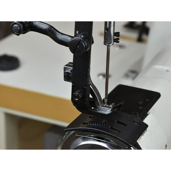 Промышленная швейная машина для сверхтяжелых материалов Aurora A-460