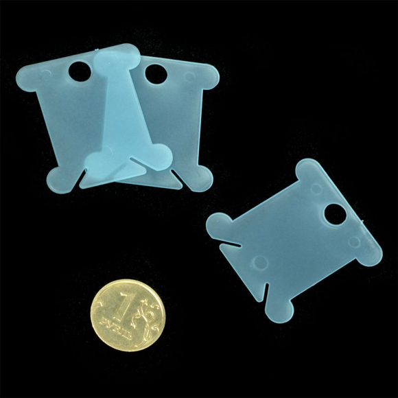 Бобина пластиковая для ниток арт. М008 цв.голубой Бобина пластиковая для ниток арт. М008 цв.голубой