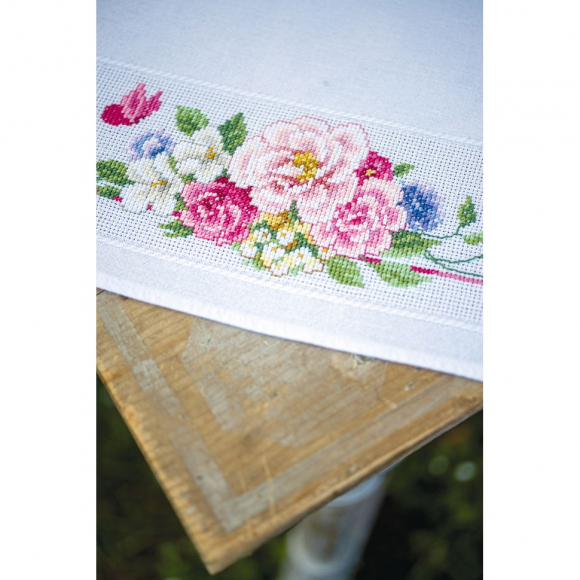 184597_Набор для вышивания скатерти "Цветы и бабочки"