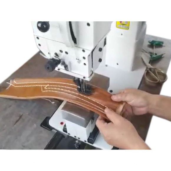 Колонковая двухигольная швейная машина для сверхтяжелых материалов A-262 Aurora