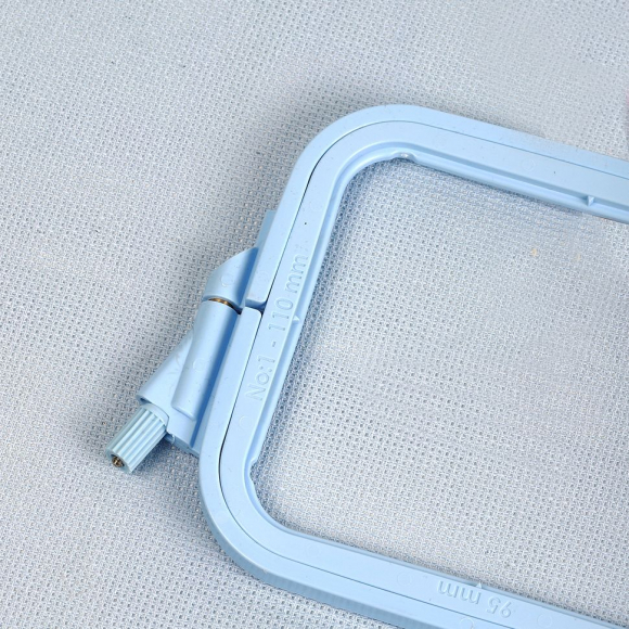 Пяльцы-рамка NURGE арт.NUR.170-11/2 пластиковые 110х95 цв.синий