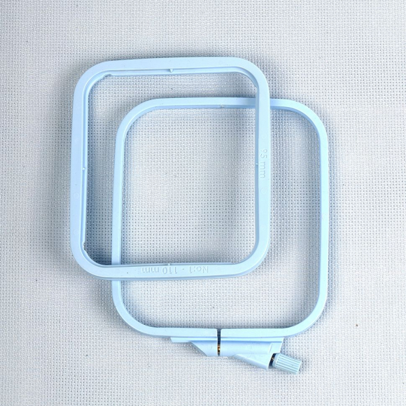 Пяльцы-рамка NURGE арт.NUR.170-11/2 пластиковые 110х95 цв.синий